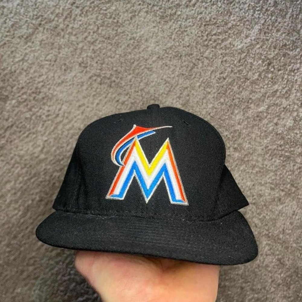 New Era Miami Marlins black baseball cap with 'M' logo 7 1/2